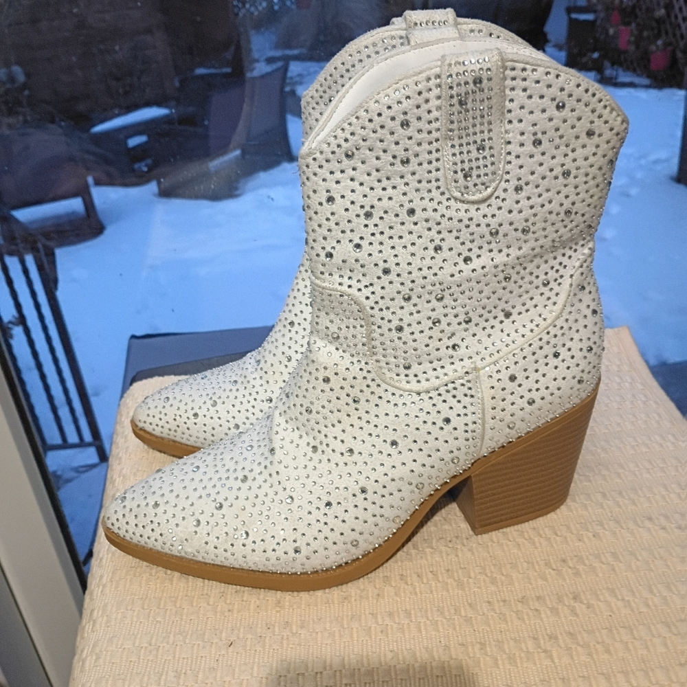 Charlotte Russe Sparkling White Heeled Boots - Picture 3 of 10